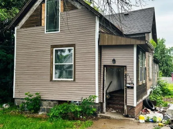 2106 Thomas St, Marinette, WI 54143