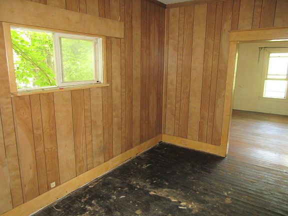 4th image of 113 Emerald St