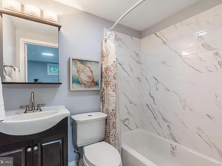 837 Tolna St — Photo 17
