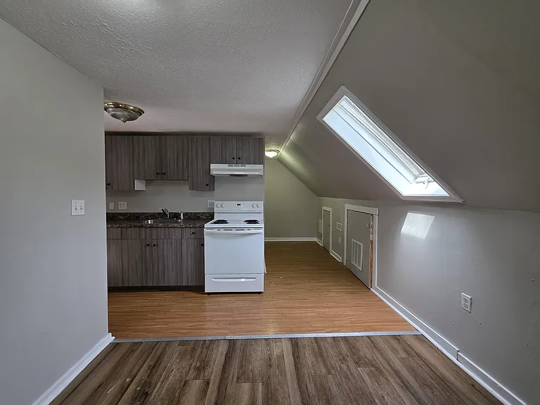 549 Valley St #B — Photo 3