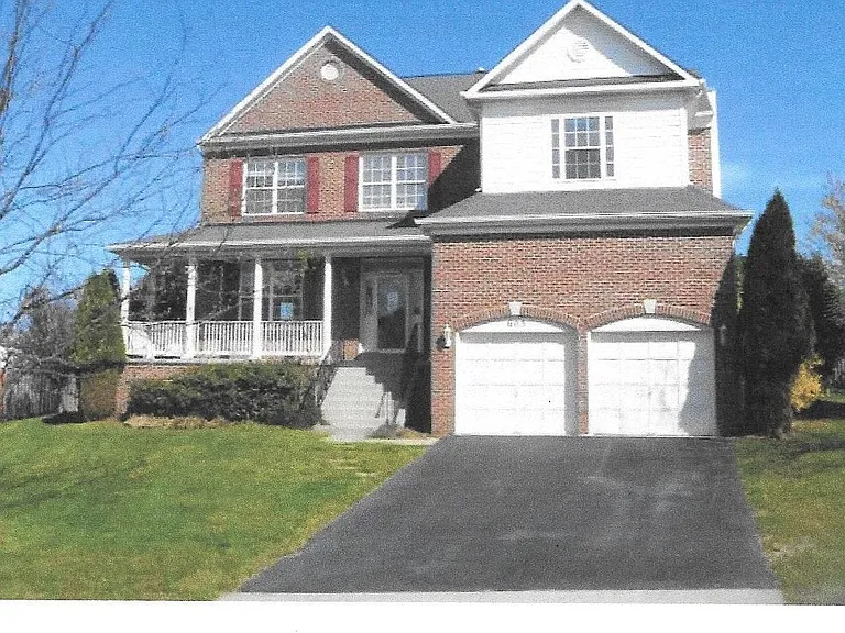 603 Bluff Ct — Photo 2
