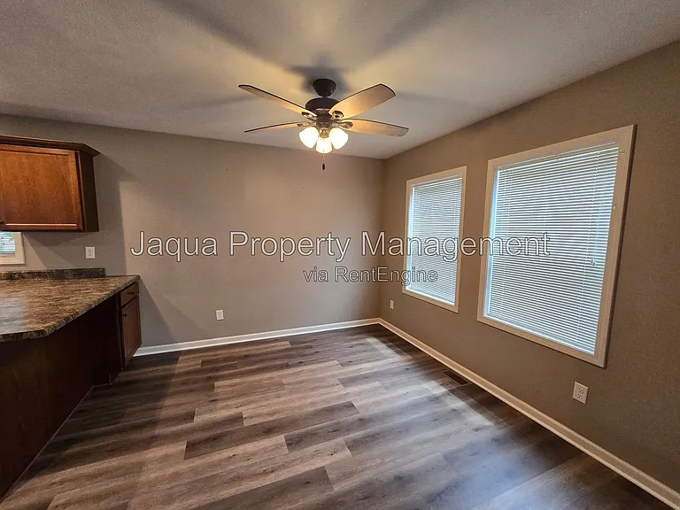 10578 Stadium Dr — Photo 2