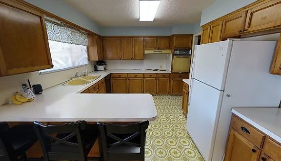 2nd image of 131 N Main St