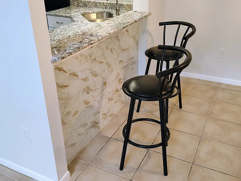 Breakfast bar w/granite countertop