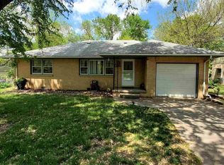 1408 E 19th Ave, Winfield, KS 67156