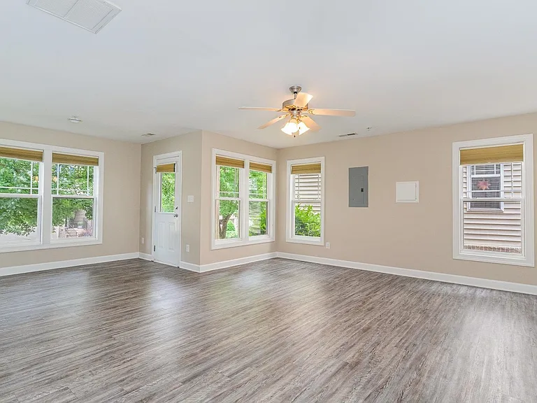 114 Primrose Ln — Photo 10