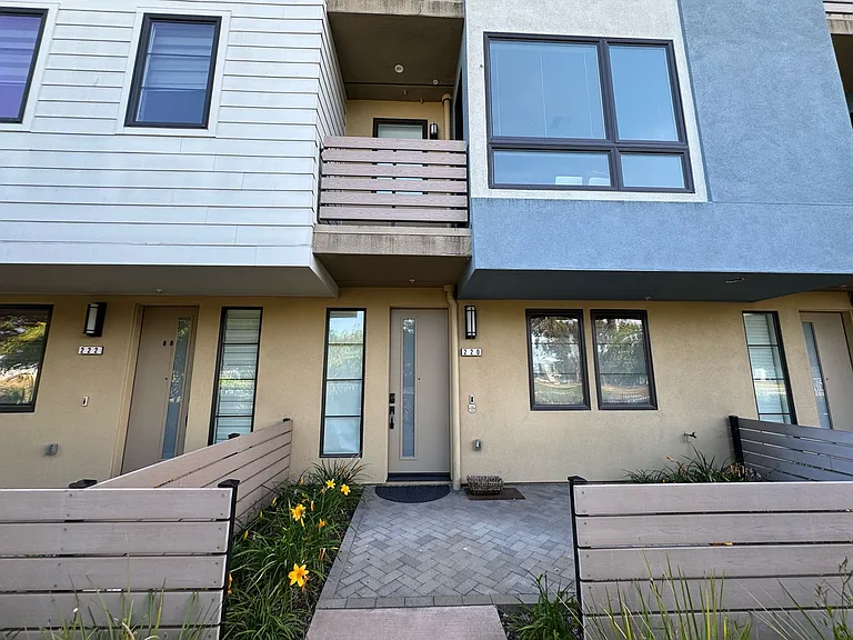 220 Argonaut Ln — Photo 1