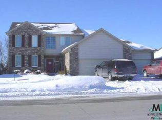 55059 Pacific Rdg, Update, MI 48042