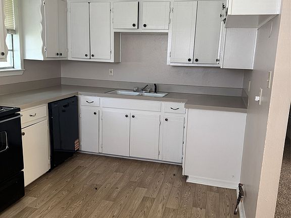 4th image of 4414 Roberts St