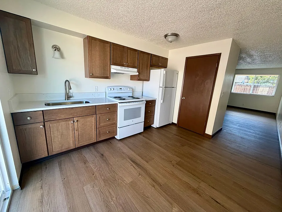 1514 Cherry Ave