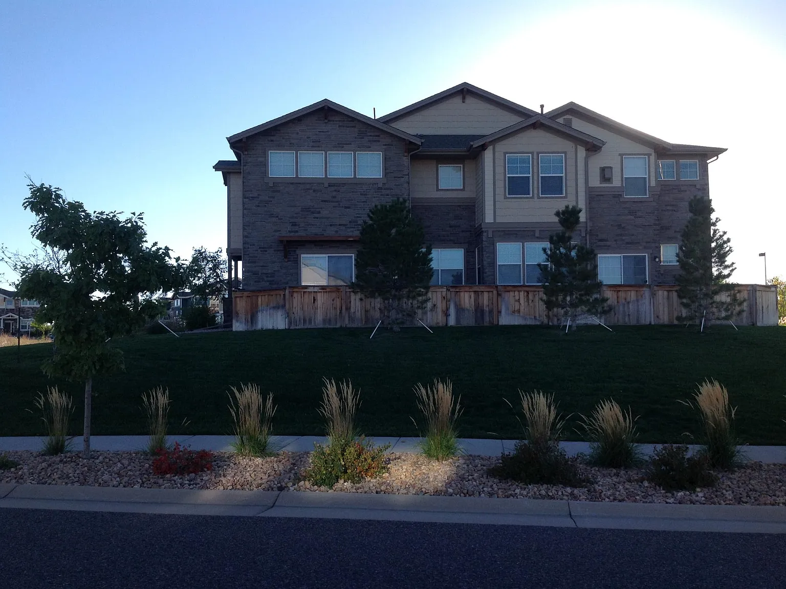 2 bed, 2.5 bath, 1818 sqft, $3,300 — Photo 2