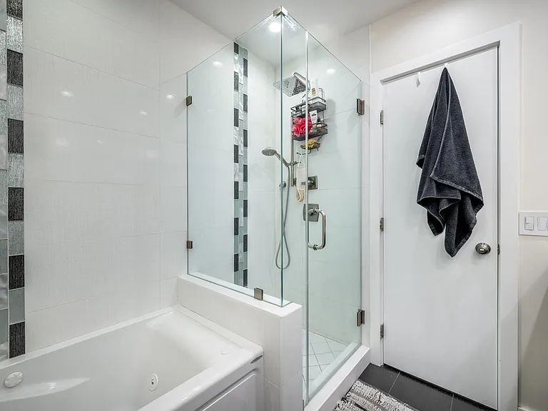 330 N Jackson St #316 — Photo 21