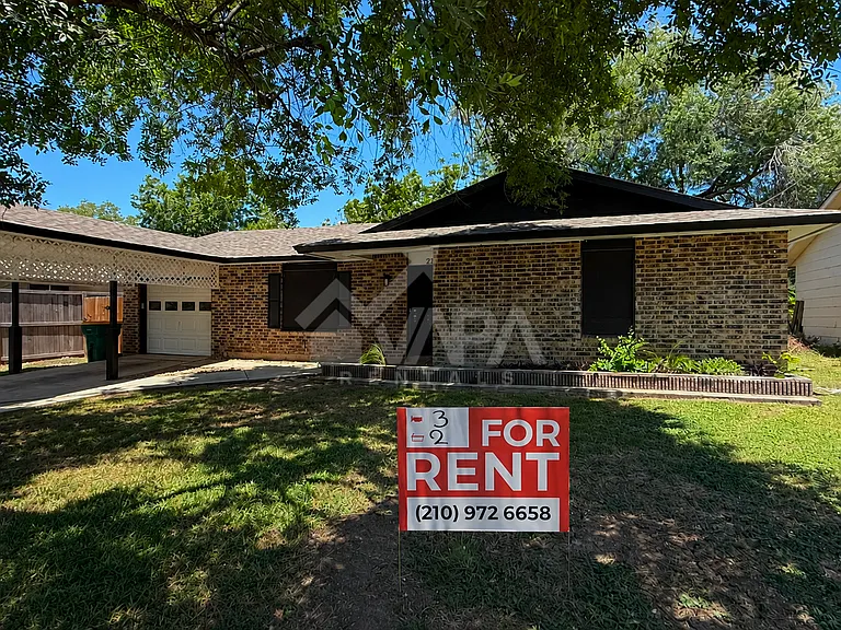 217 Avenue E St — Photo 1
