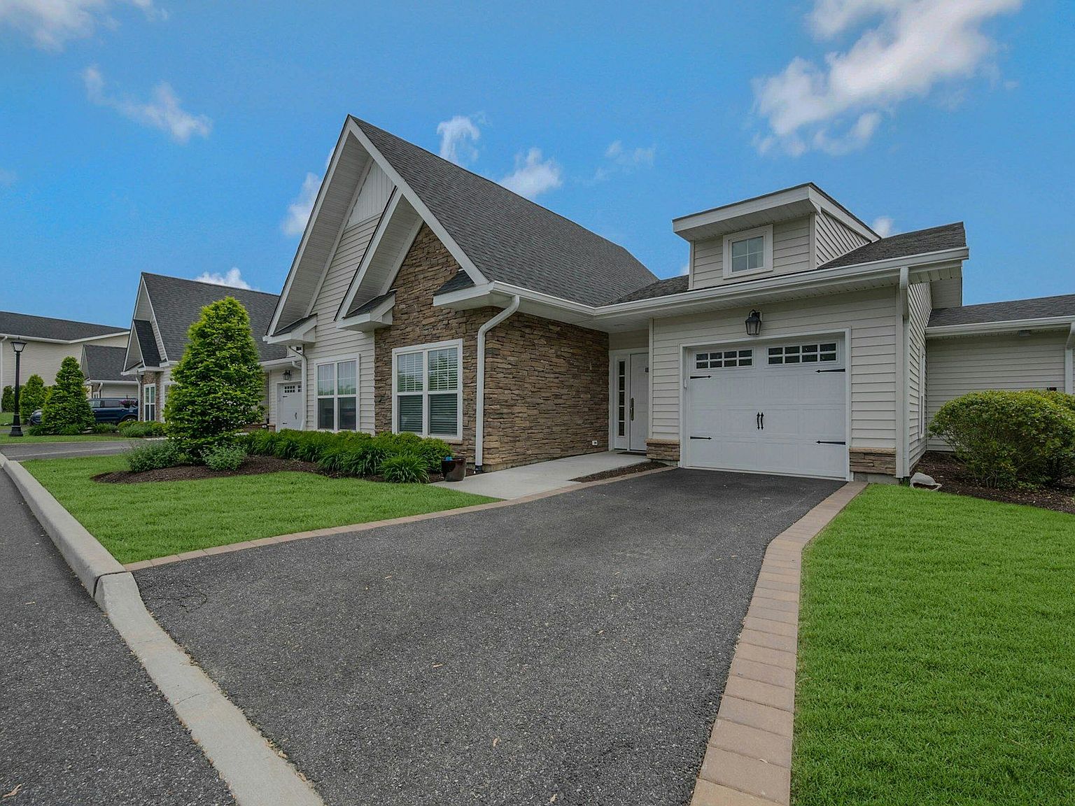 2300 Fox Hill Dr #1101