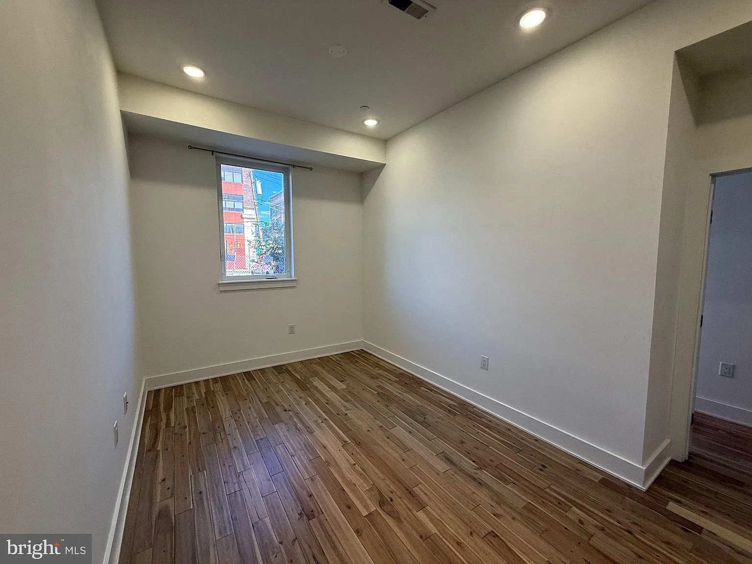 2 bed, 2.0 bath, 1000 sqft, $1,682 — Photo 3