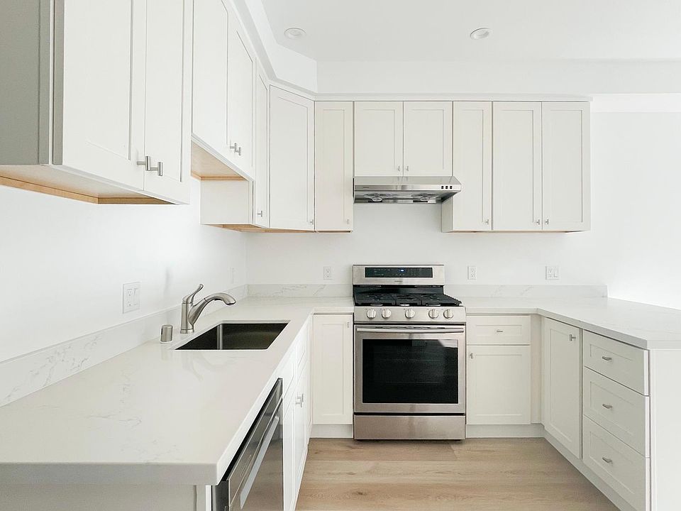 1st image of 3337 Steiner St #2