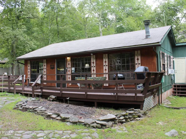 127 Karl Hope Blvd, Lackawaxen, PA 18435