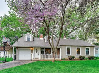 226 S Aldine St, Elgin, IL 60123