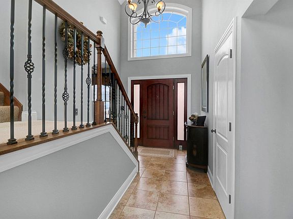2nd image of 1110 Thornberry Ln