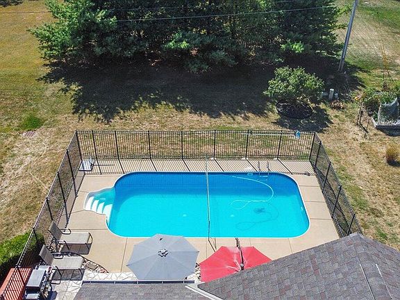 4th image of 1530 Carmel Dr
