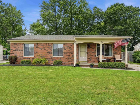 41605 Clayton St, Clinton Township, MI 48038