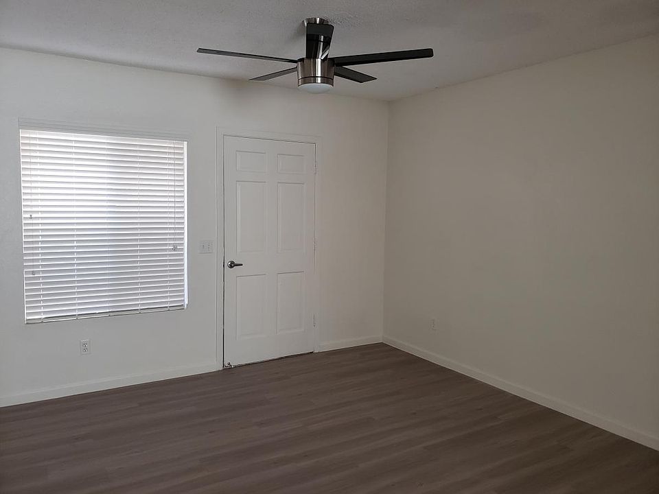 W Unit 20 Living Room_01272020