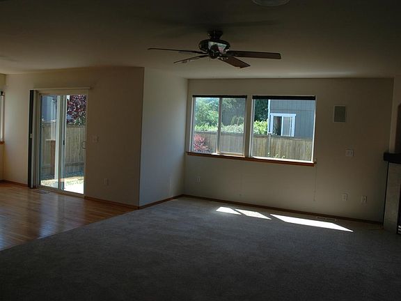 4th image of 210 119th Dr SE
