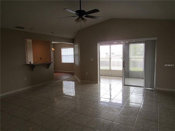 3rd image of 943 Highland Crest Cir