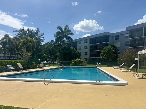 109 Royal Park Dr Photo 1