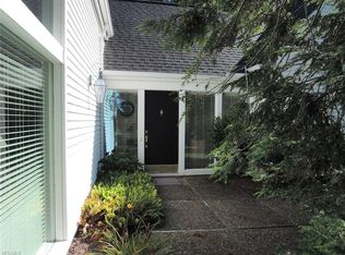 1004 Arrowhead Trl, Aurora, OH 44202