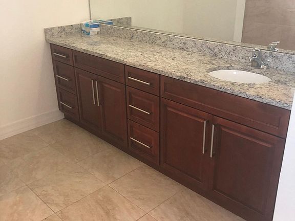 4th image of 4627 SW 14th Pl