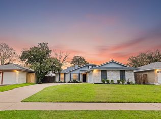 15715 Caprock Dr, Webster, TX 77598