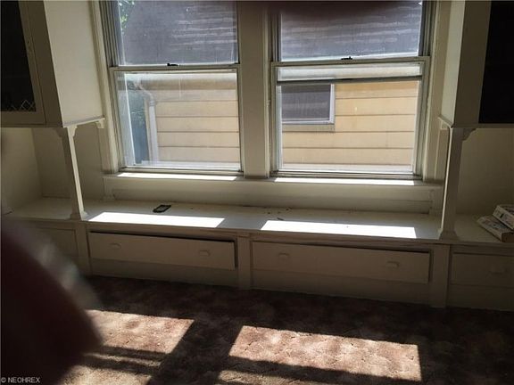 4th image of 705 E 92nd St