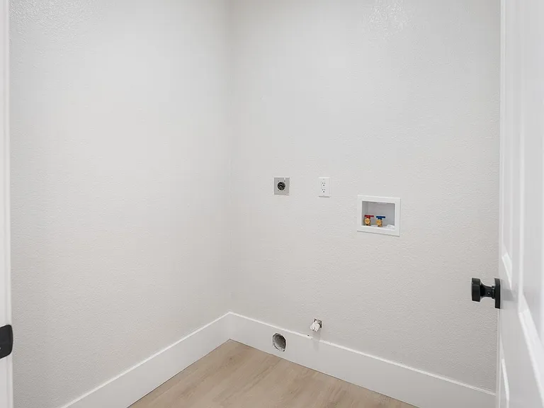 4543 Avenida Manessa — Photo 21