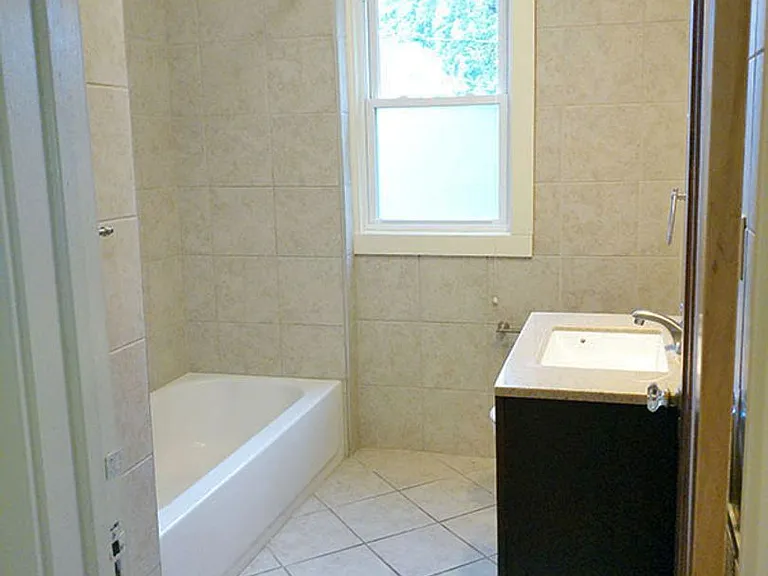 400 Harvard Pl #1 — Photo 6