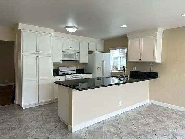 8180 Calle Del Humo — Photo 4