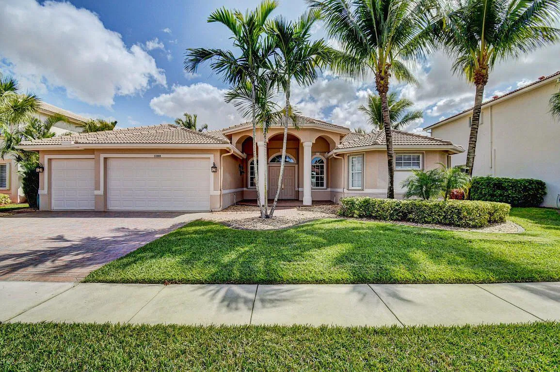 4 bed, 3.0 bath, 3120 sqft, $6,200 — Photo 1
