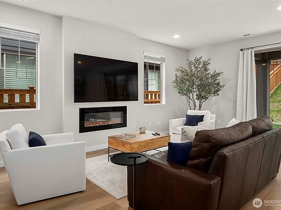 4th image of 12913 193rd Avenue E