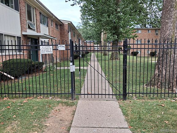 3rd image of 17276 Bentler St APT 3