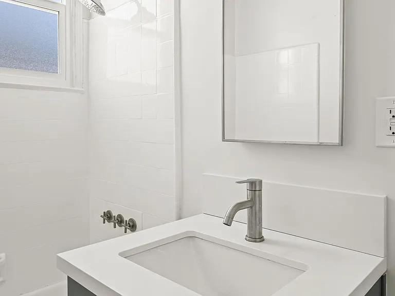112 N Normandie Ave — Photo 9