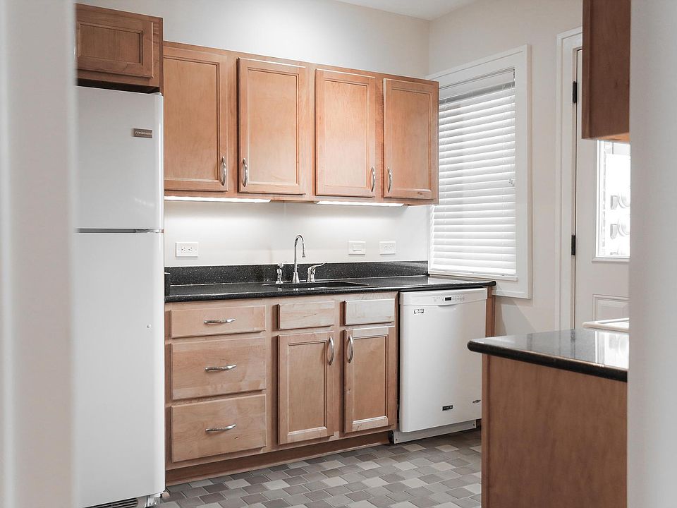 1st image of 15114 Detroit Ave APT 4
