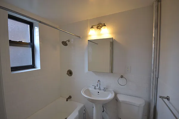 Rented by Silverstein Collection LLC  | media 9