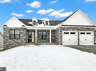 10272 Hunters Ridge Dr, Waynesboro, PA 17268