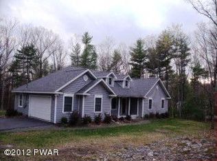137 Timber Ridge Dr, Hawley, PA 18428