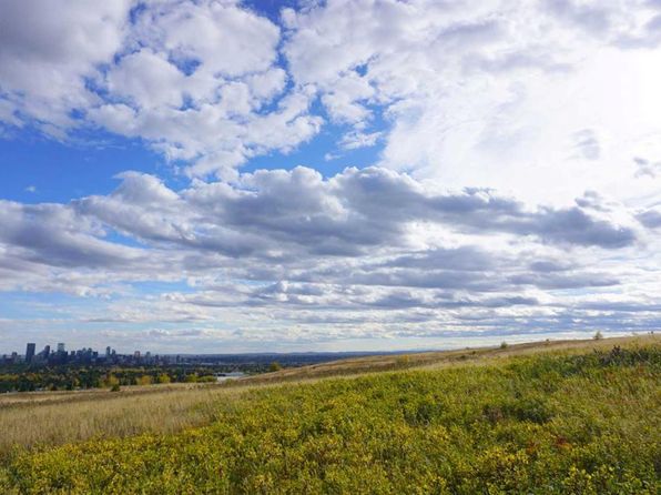 390 S Hendon Dr NW, Calgary, AB T2K 1Z7