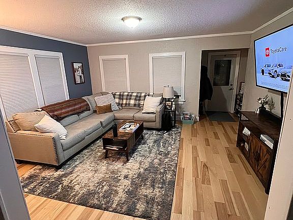 4th image of 417 2nd Ave NE