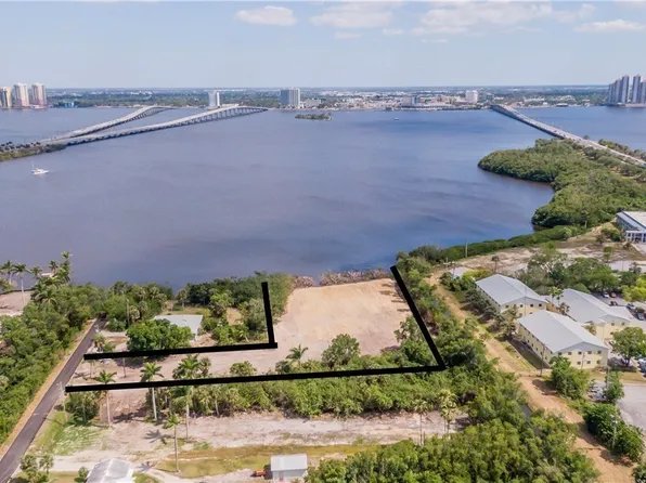 1059 River Rd, North Fort Myers, FL 33903