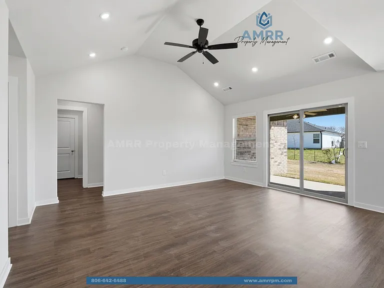 402 Cattleman Ln — Photo 12