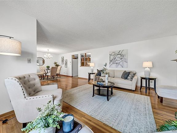 3rd image of 249 Claudette Ct