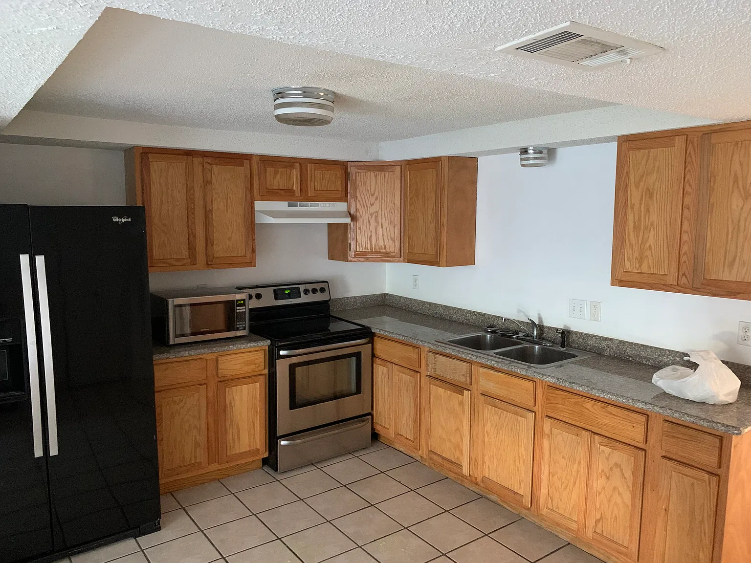 3 bed, 1.5 bath, 1404 sqft, $1,650 — Photo 3